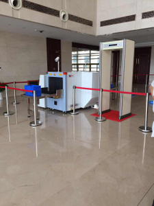 Máquina de varredura de raio-x de segurança de cabine com visão dupla de aeroporto